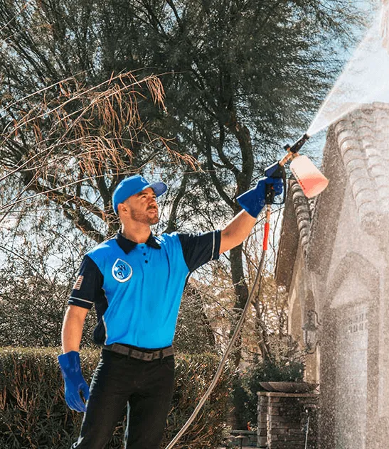 Wash Patrolman Washing a House in Oro Valley
